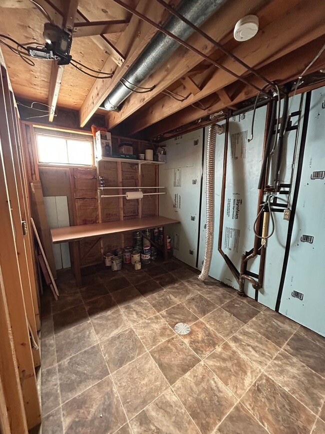 Building Photo - 3470 S Hillcrest Dr