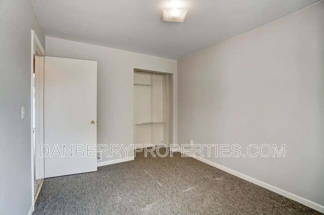 Building Photo - 3618 Willow Run Dr