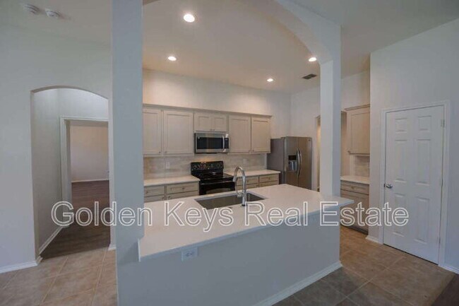 Building Photo - 672 S Heights Dr