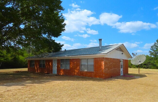 Building Photo - Country Living in Arp! 3 Bedroom, 1 Bath H...