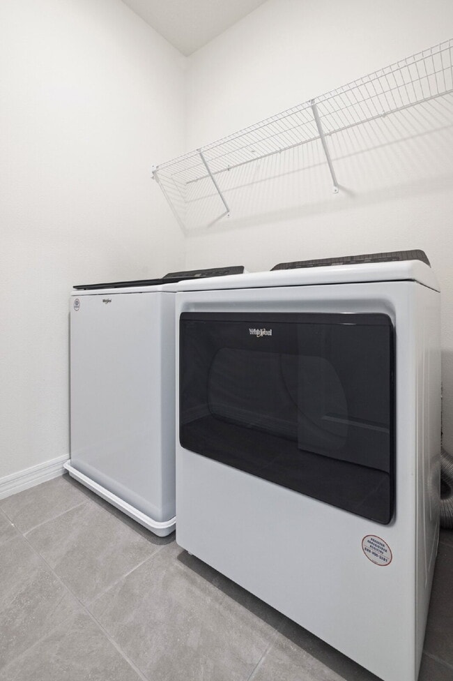 Building Photo - "Spacious 5-Bedroom Retreat with 3 Full Baths in Epperson Lagoon Wesley Chapel – 2,601 Sq. Ft. of...