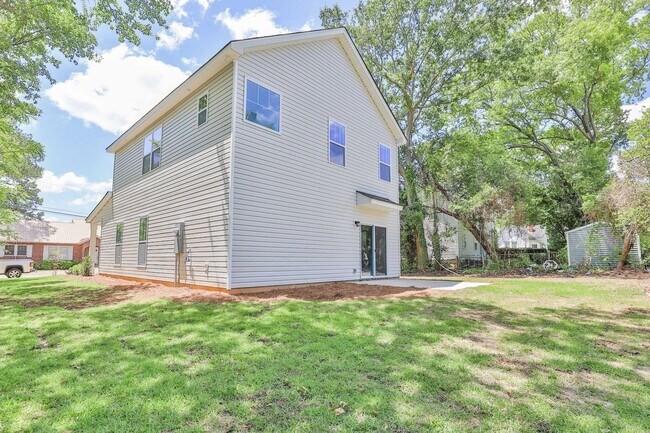 Building Photo - 764 Shull St
