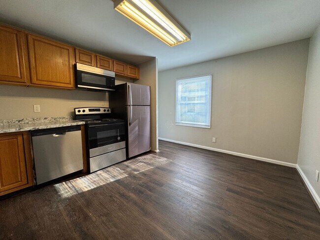 Building Photo - Updated 3 Bedroom in Southwood Neighborhood.