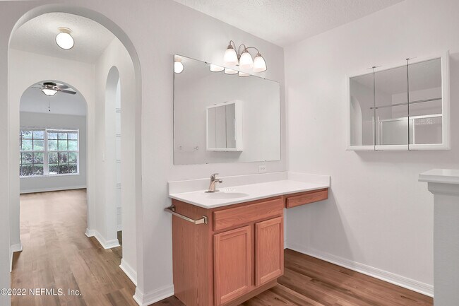 Building Photo - 11 Wheatfield Dr