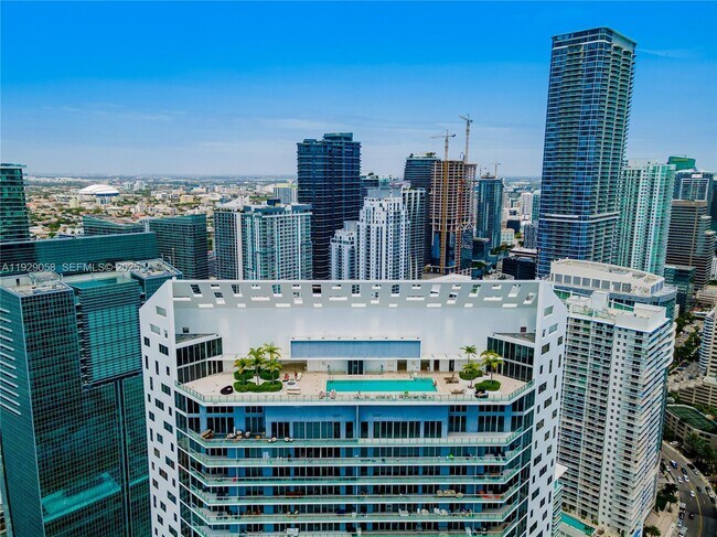 Building Photo - 1300 Brickell Bay Dr
