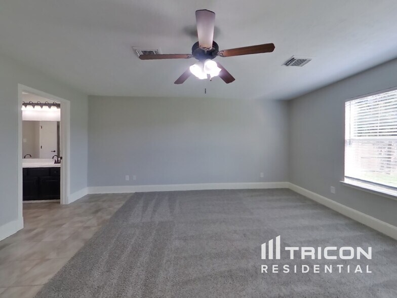 Building Photo - 18432 Sunrise Oaks Ct