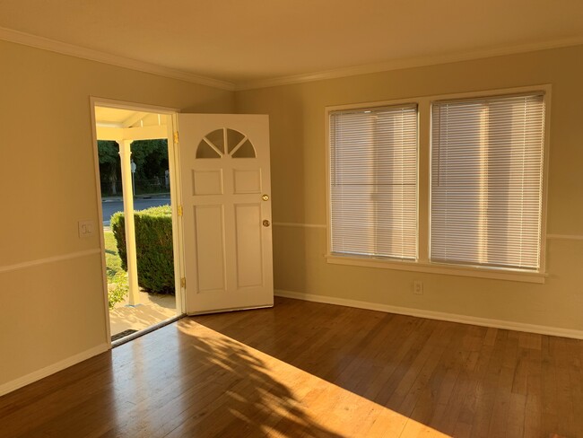 Living Room - 12634 Pacific Ave