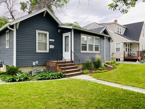 Building Photo - 3 bedroom house - Pet Friendly, Garage, Fenced Yard
