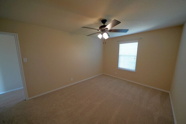 Building Photo - Gorgeous Selma Living with a Inground Pool! Realtor Commission: $625