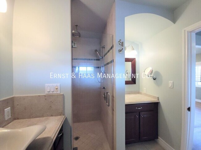 Building Photo - 869 E Kallin Way