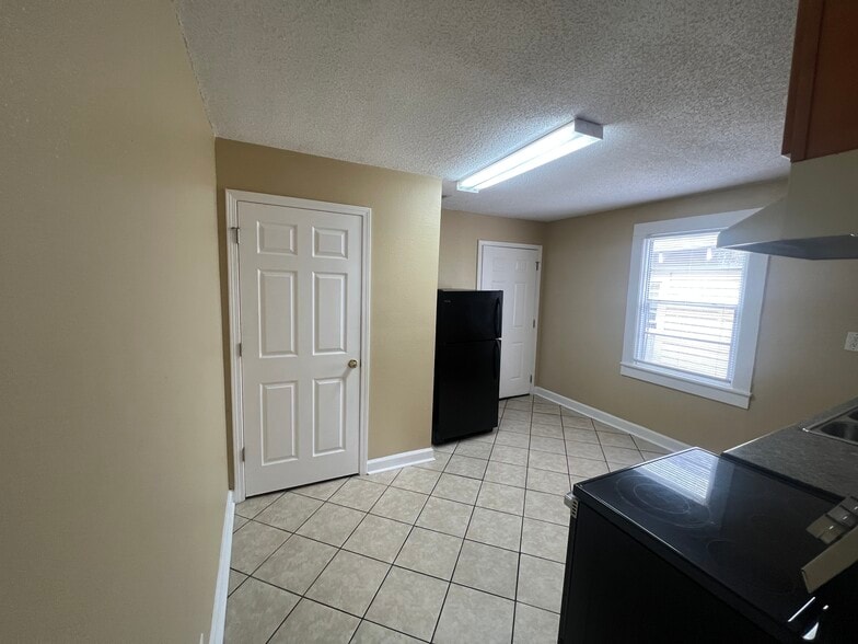 Building Photo - 1138 S Salcedo St
