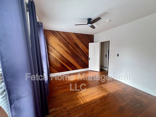 Building Photo - 533 W Walnut St