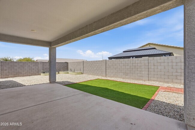 Building Photo - 1692 W Aztec Dr