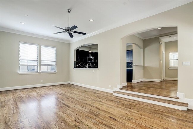 Building Photo - Gorgeous Contemporary Three Bedroom!