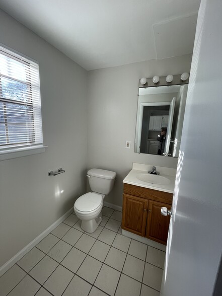 Building Photo - 98 Sycamore Ln