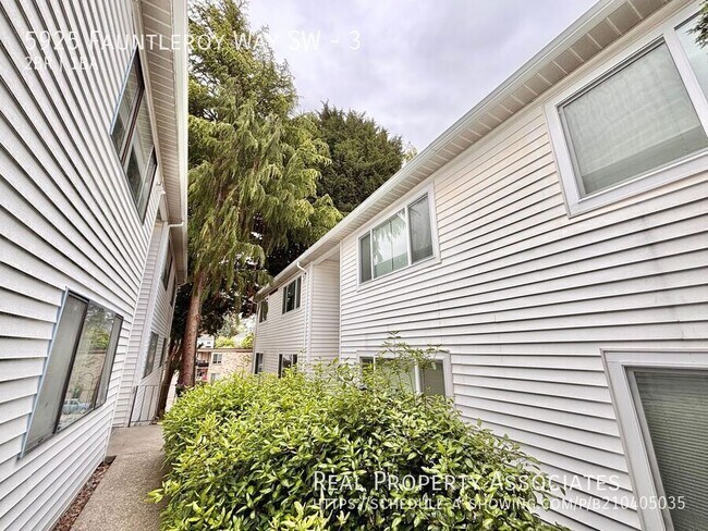 Building Photo - 5925 Fauntleroy Wy SW