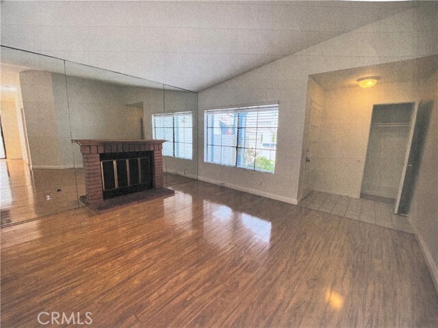 Building Photo - 7 Flaxwood