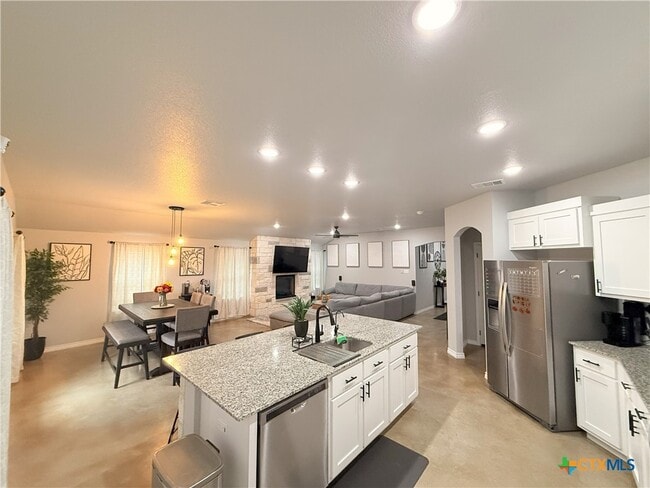 Building Photo - 741 Freedom Cir