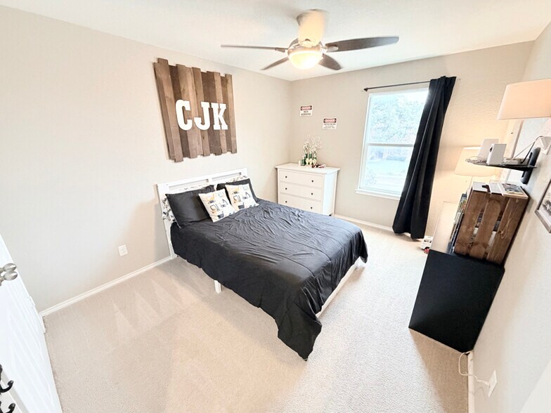 Building Photo - 4407 Bay Shore