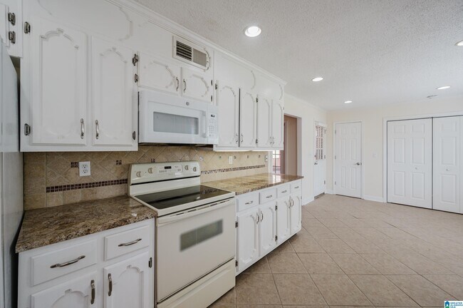 Building Photo - 1828 Jacobs Ln