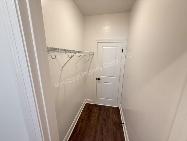 Building Photo - 3BR/3.5BA South Grove For Rent