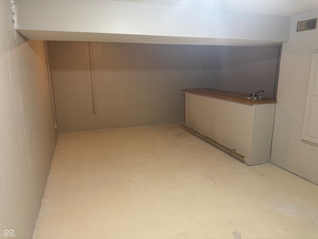 Building Photo - 329 Sandbrook Dr