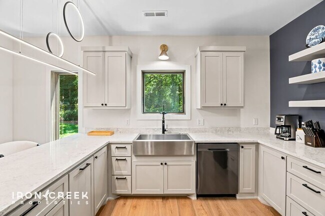 Building Photo - 3015 Sand Hill Crane Dr