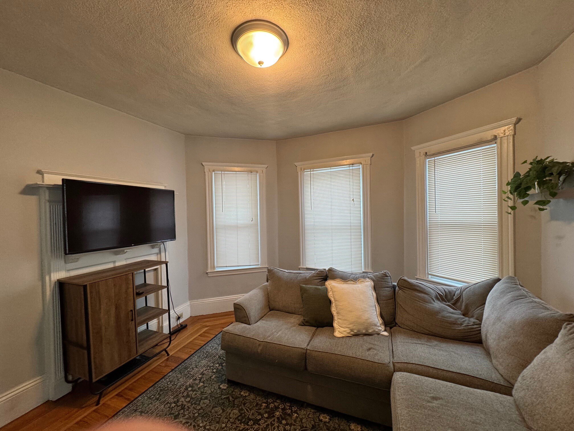 Building Photo - 22 Spencer Ave