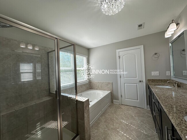 Building Photo - 4 Bedroom 2.5 Bathroom in Indian Trail