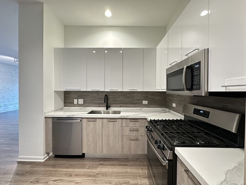 Building Photo - 2550 S Wabash Ave