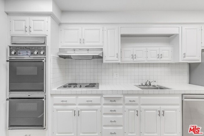 Building Photo - 825 S Gretna Green Way