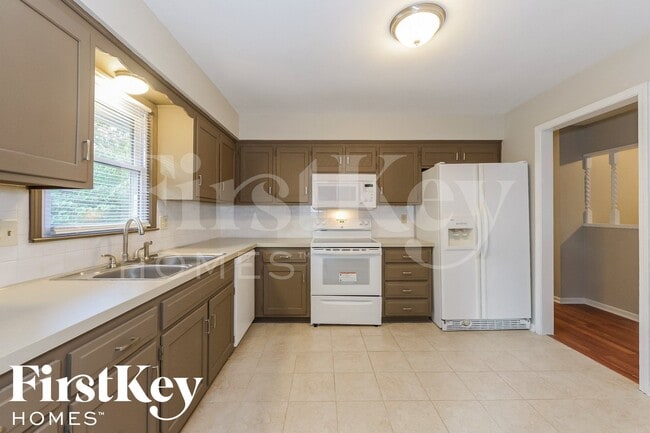 Building Photo - 909 NE 81st St