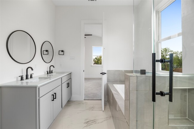 Building Photo - 947 Green Meadow Ln