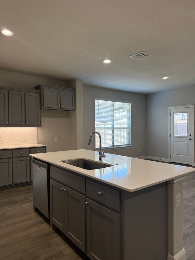 Building Photo - 1232 Kerrville Ln