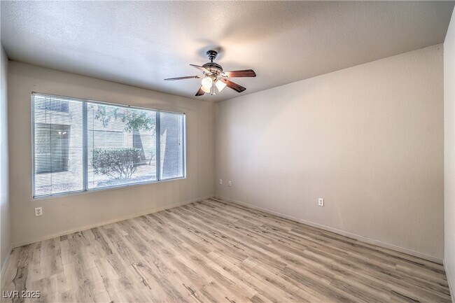 Building Photo - 5710 E Tropicana Ave