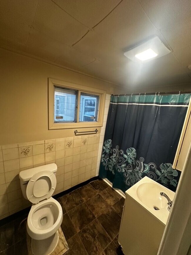 Building Photo - 80 Rand St