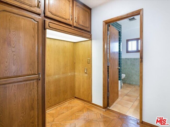 Building Photo - 4151 W 132nd St