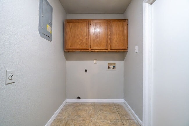 Building Photo - 2700 Iris Way