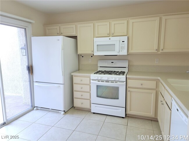 Building Photo - 2636 Highvale Dr