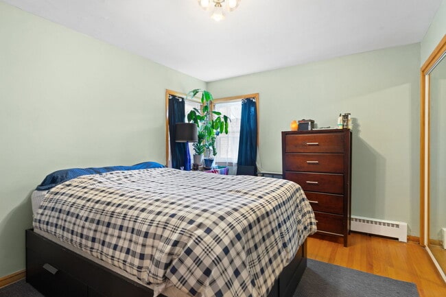 Building Photo - 5515 N Artesian Ave