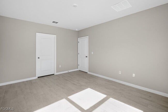 Building Photo - 553 Kingsbury Ln