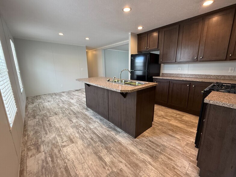 Building Photo - 12528 Apple Ln