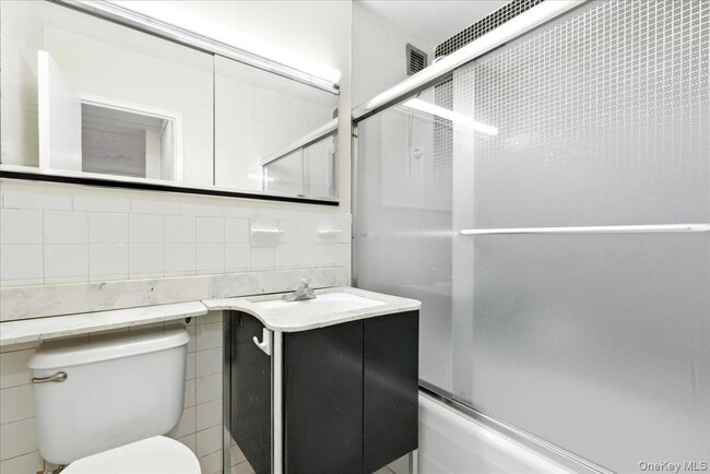 Building Photo - 70-25 Yellowstone Blvd