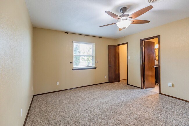 Building Photo - Beautiful Home Near Foothills Park With Gr...