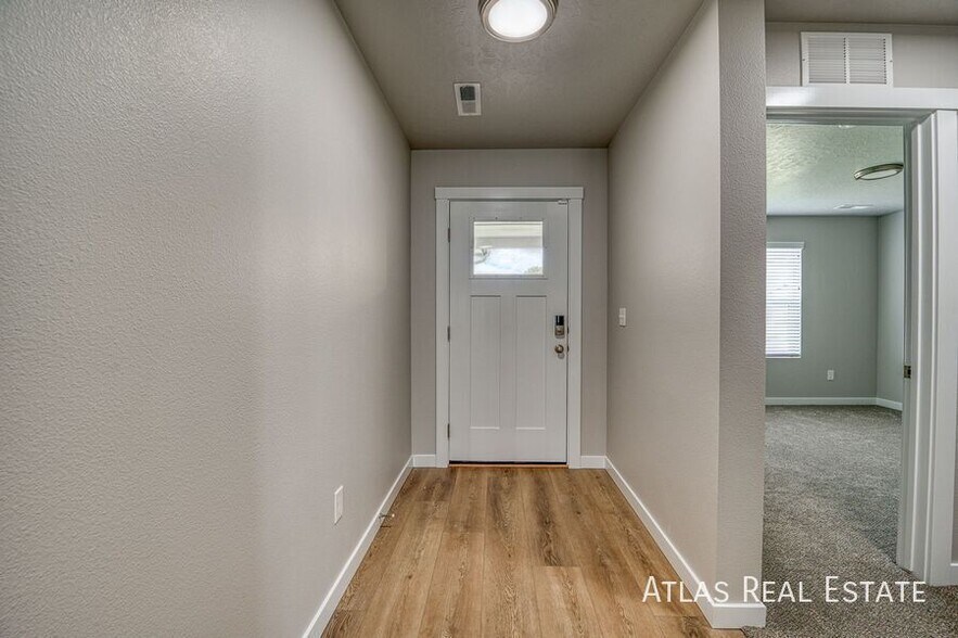 Building Photo - 1758 E Eddington St