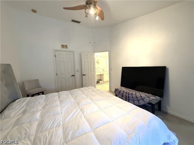 Building Photo - 8311 Village Edge Cir