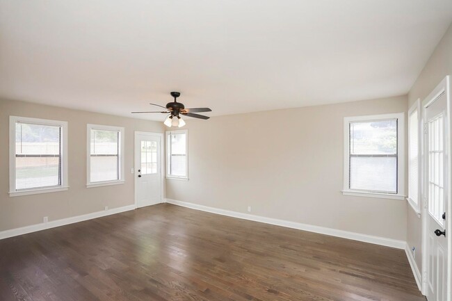 Building Photo - 505 W Angela Cir