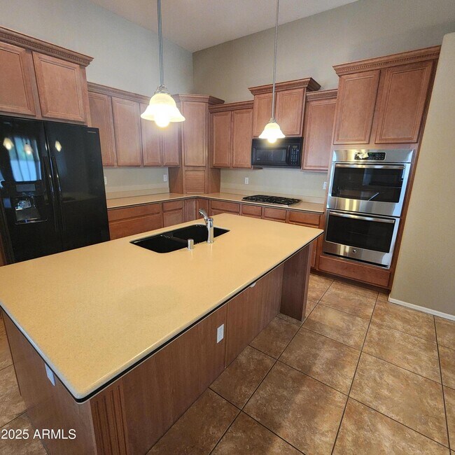 Building Photo - 14318 W Evans Dr