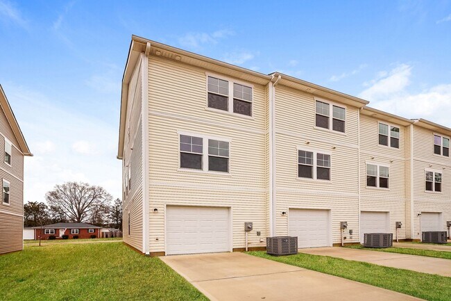 Building Photo - 3BR Townhome • Brand-New Build • Garage Parking