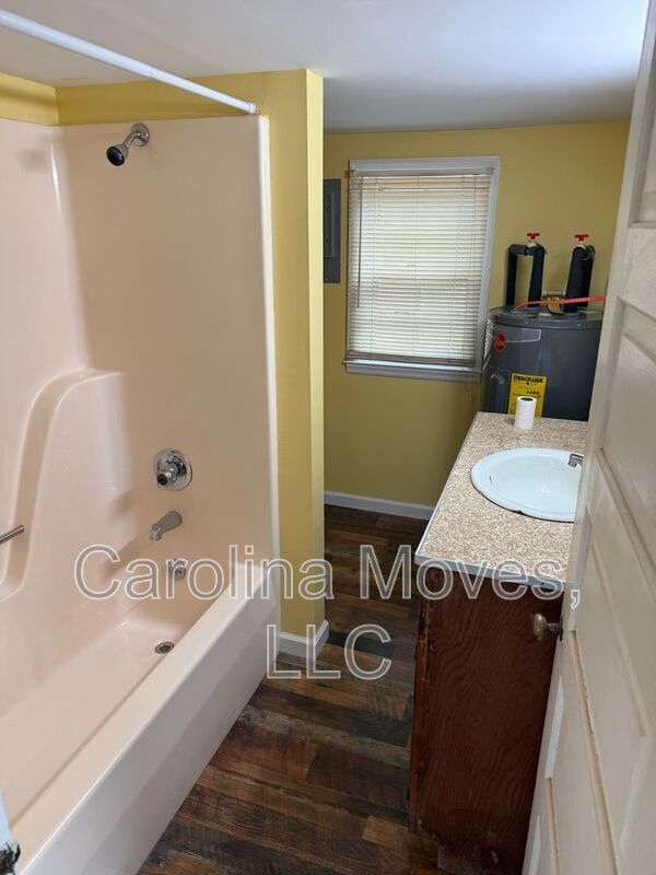 Building Photo - 7895 New Cut Rd